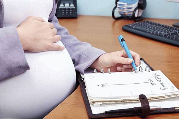 Правила налогообложения декретных выплат — облагается ли больничный по беременности и родам НДФЛ (подоходным налогом)?